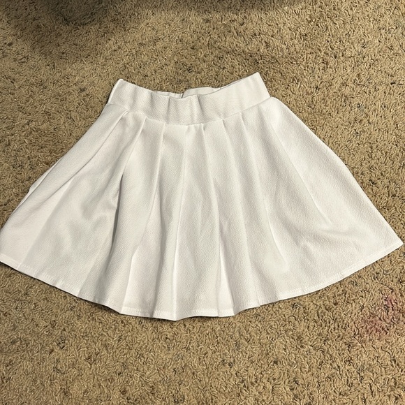 Love Streak Pleated White Skirt - Picture 2 of 4